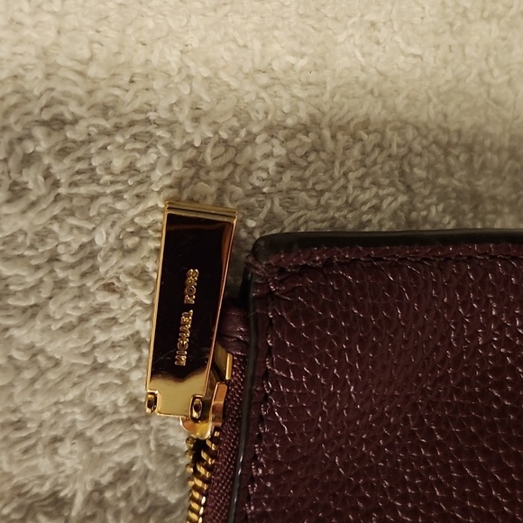 EXTRA Large Michael Kors Wristlet - Picture 4 of 4